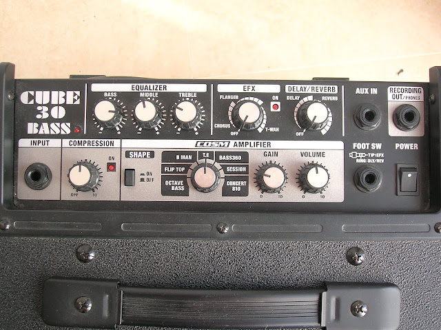 VENDO ROLAND CUBE 30 BASS. envío incluido. 175€ - WWW.BAJISTAS.ORG